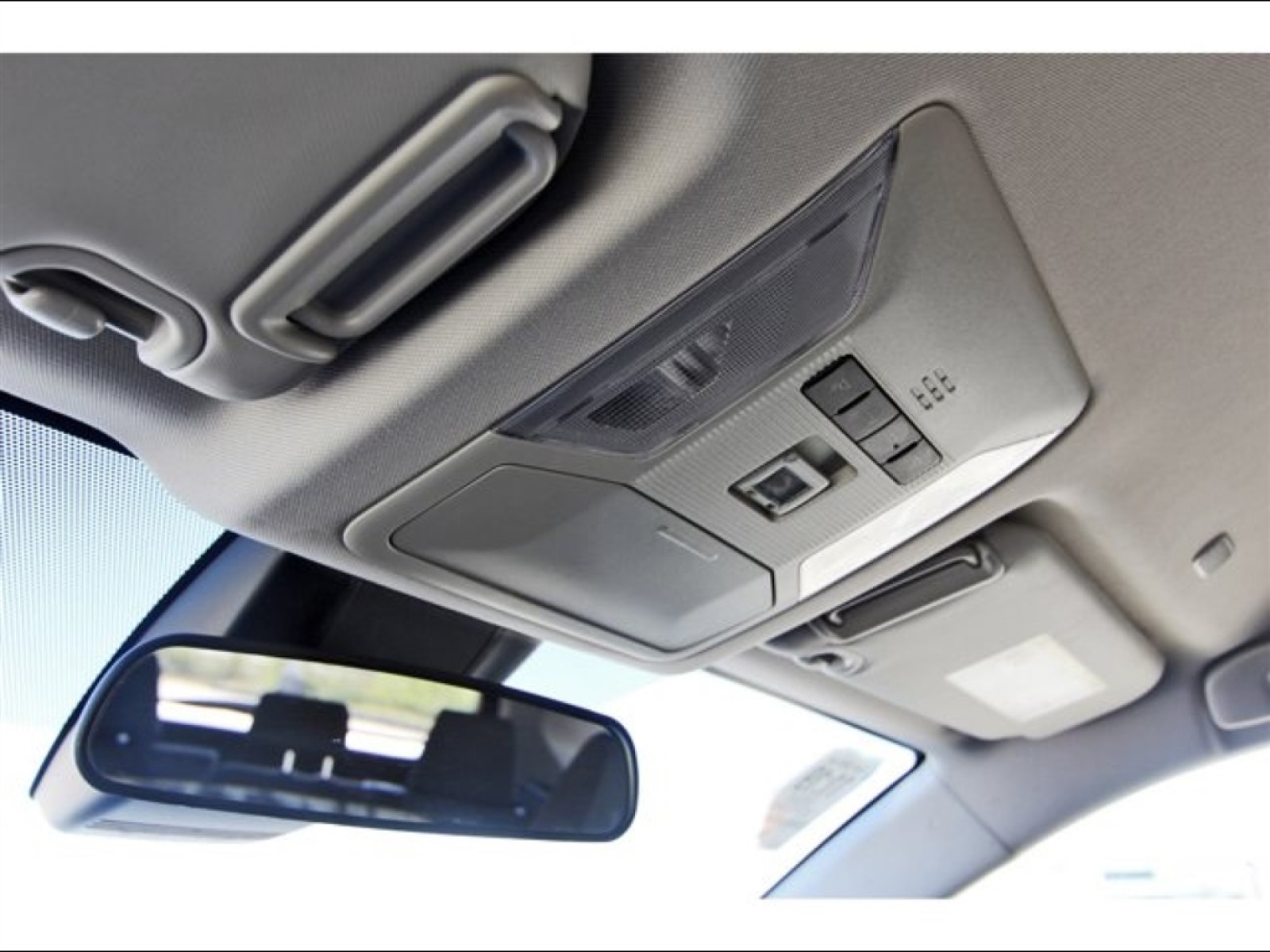 2024 Toyota RAV4 XLE White at Robbins Nissan