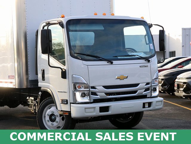 2025 Chevrolet Silverado 4500HD photo 2