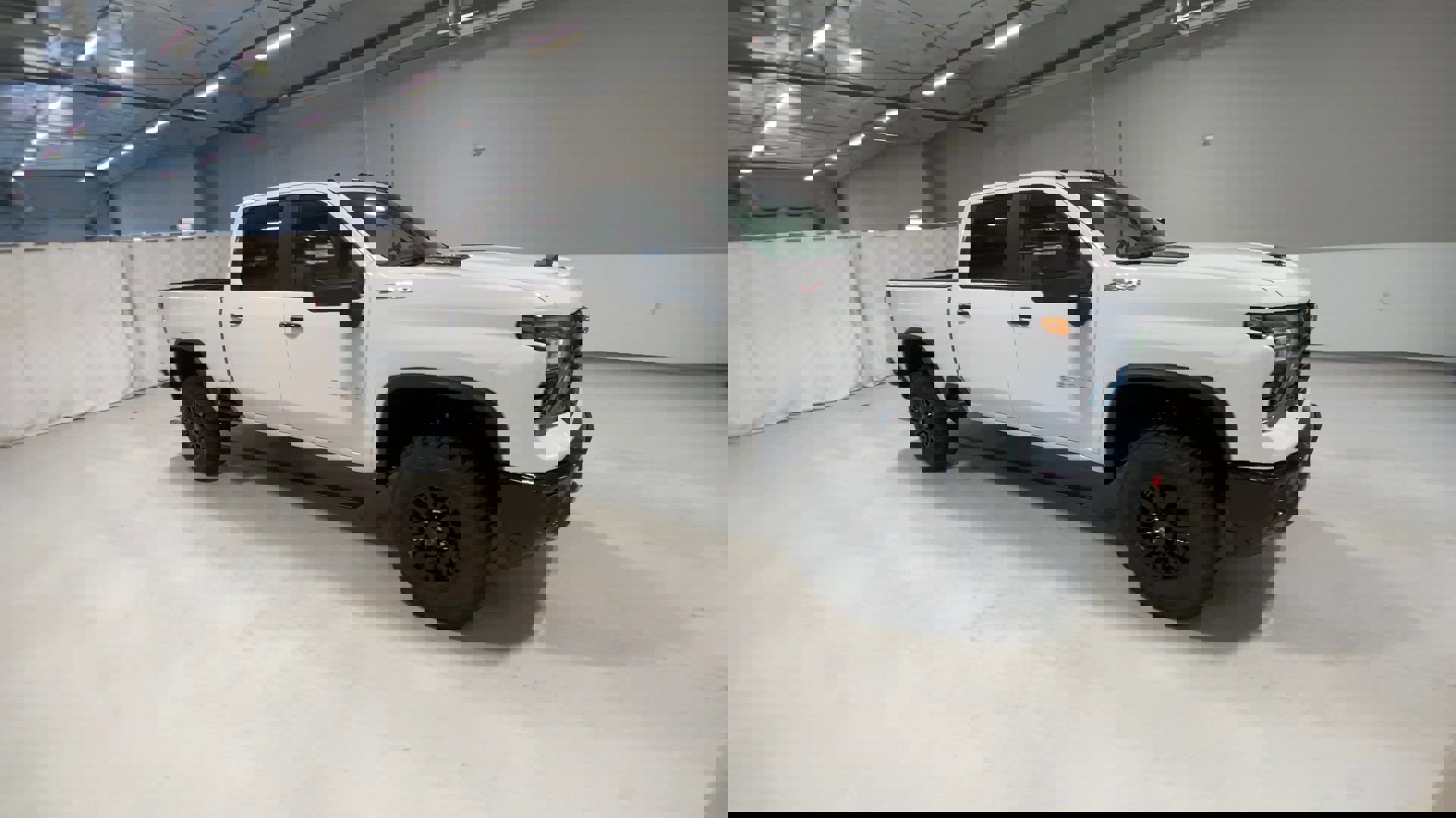 2025 Chevrolet Silverado 2500HD ZR2 photo 2