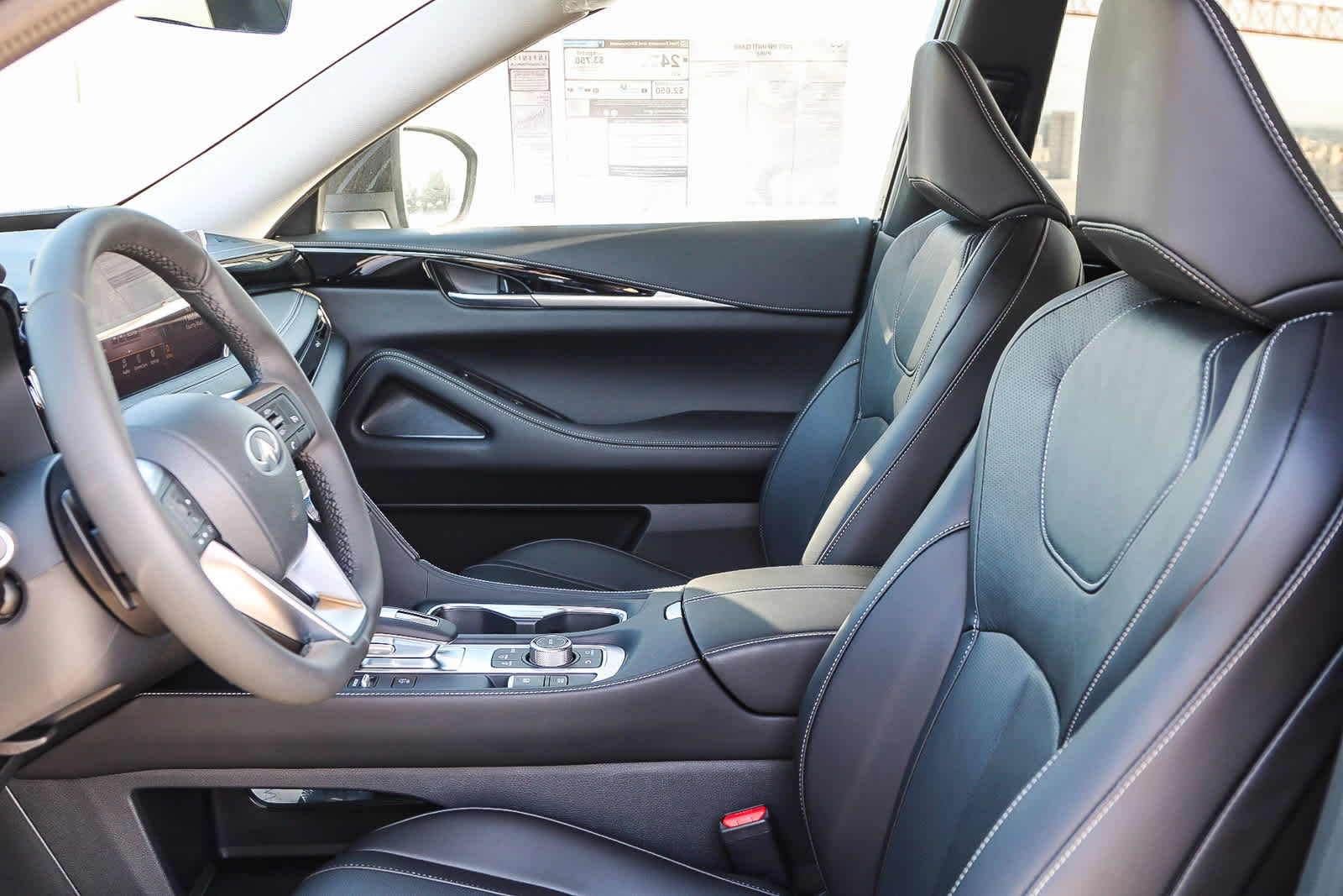 2025 Infiniti QX60 Pure photo 14