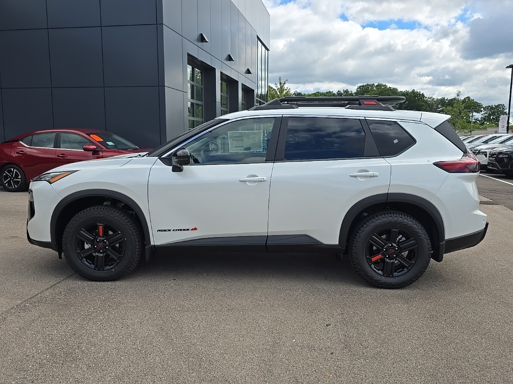 2026 Nissan Rogue SV photo 2