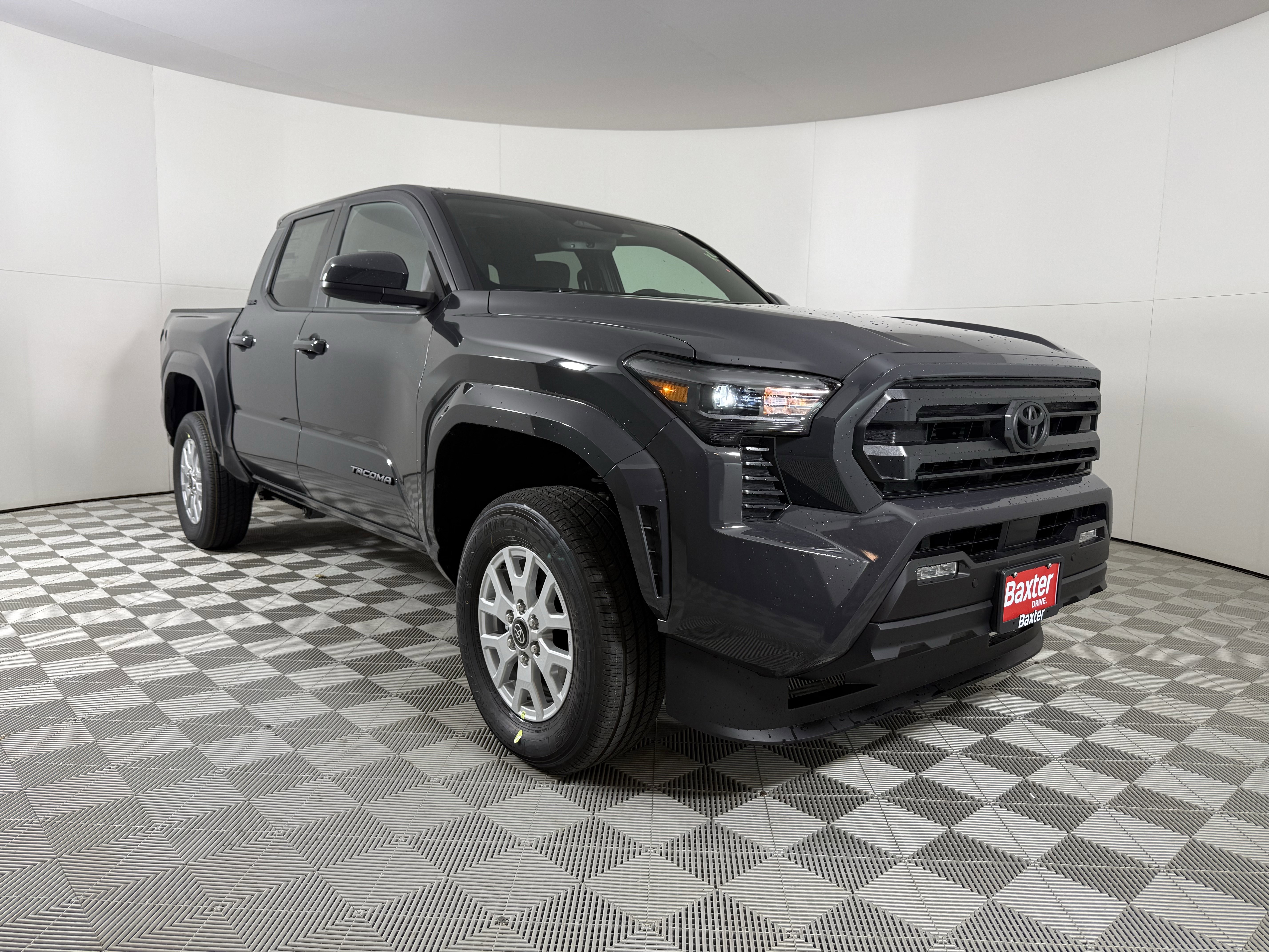 2025 Toyota Tacoma SR5's photo