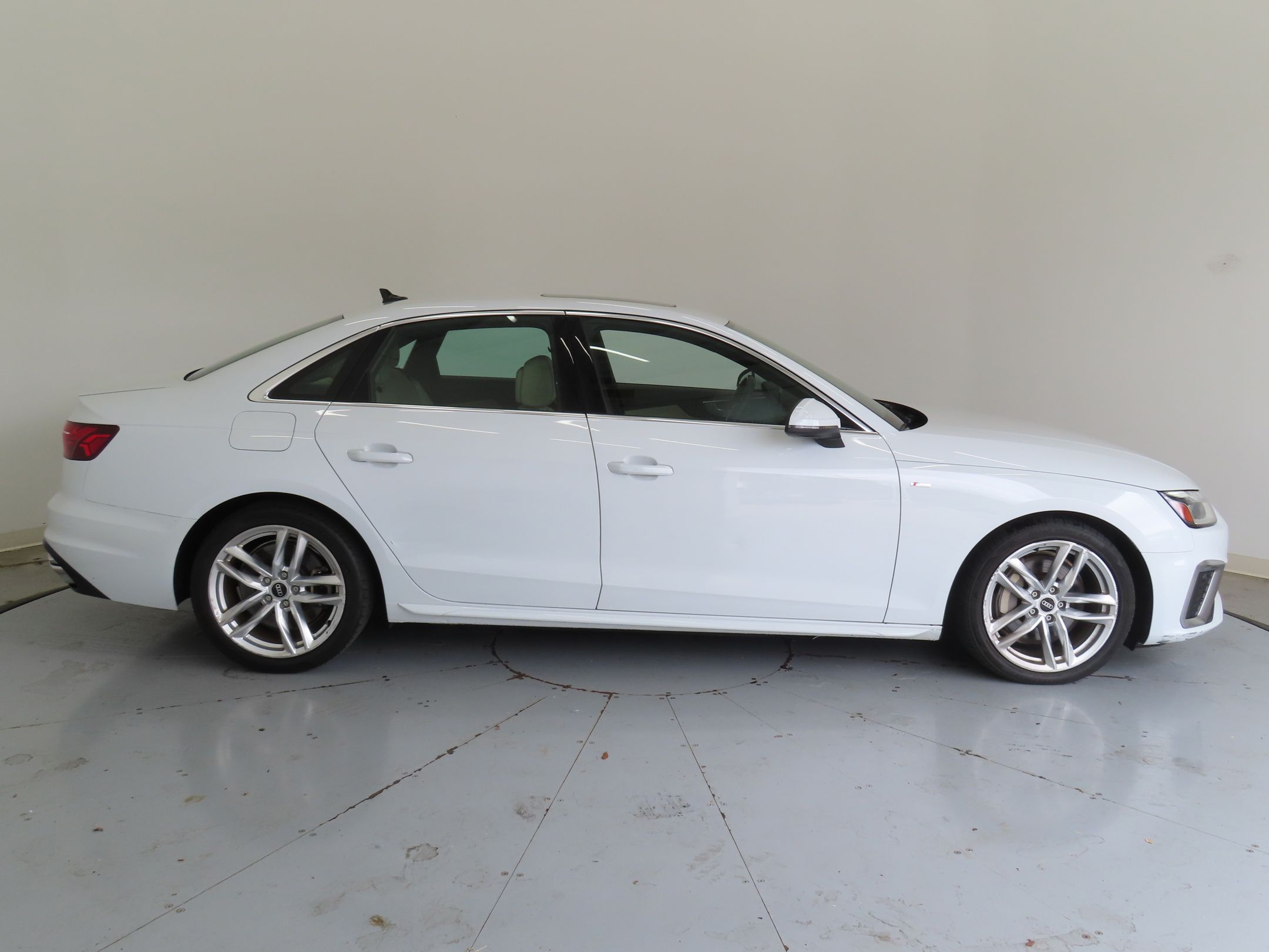 2022 Audi A4 45 S line Premium Plus Quattro photo 2