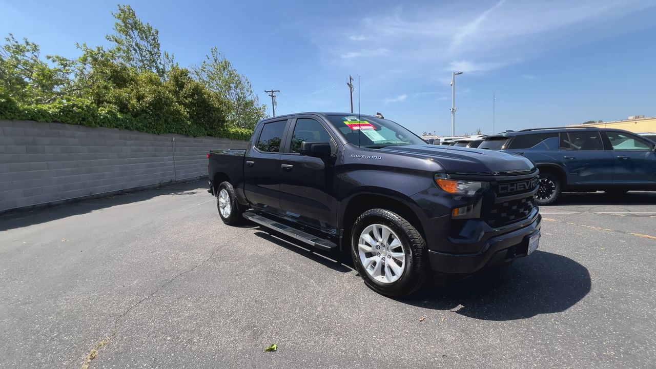 2022 Chevrolet Silverado 1500 Custom photo 2