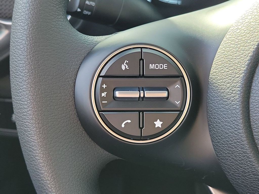 2025 Kia Soul LX photo 21