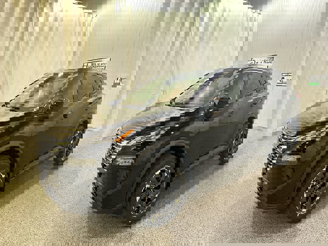 2026 Nissan Rogue SV photo 3