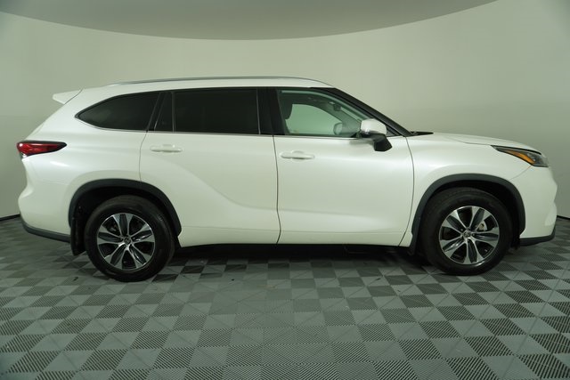 2020 Toyota Highlander XLE photo 8