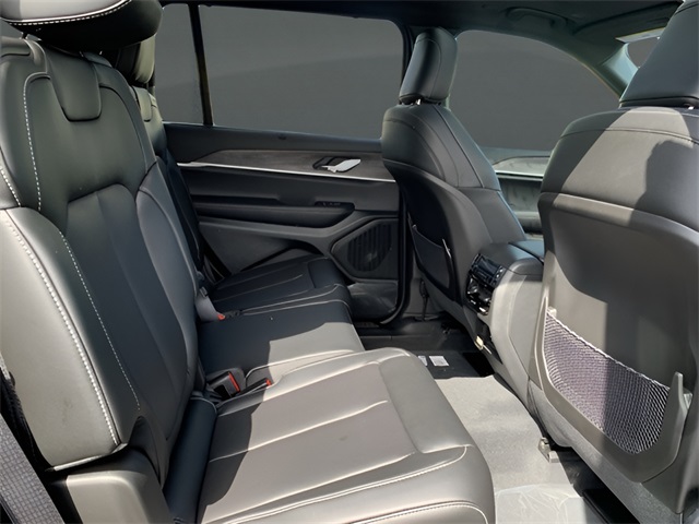 2025 Jeep Grand Cherokee Limited photo 33