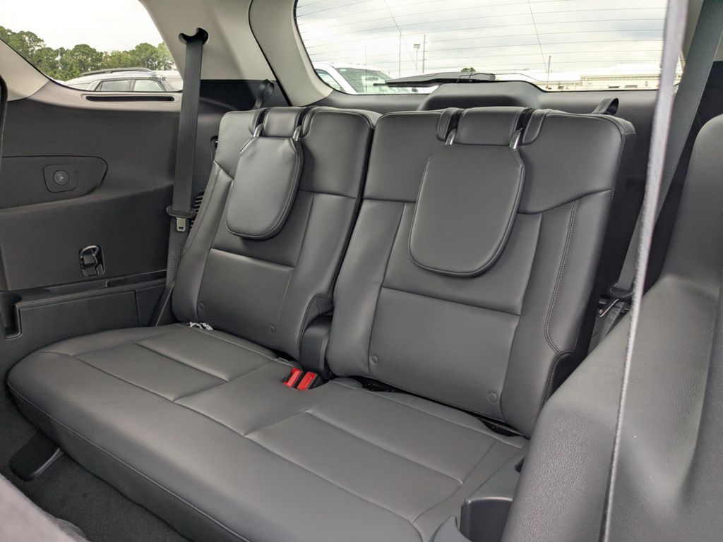 2025 Ford Explorer photo 6