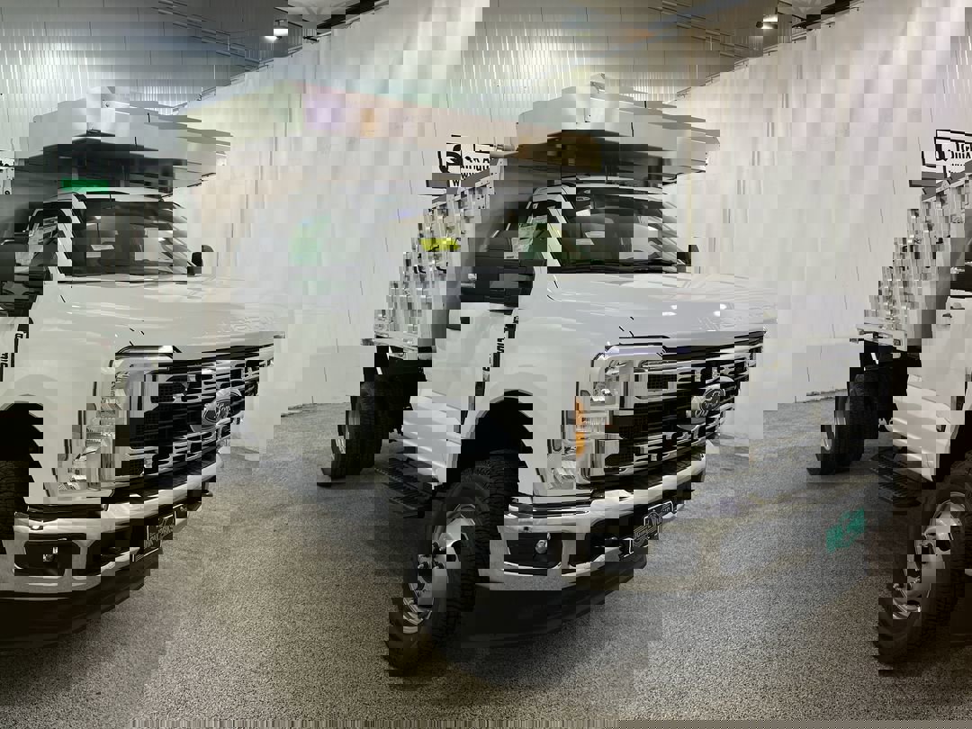 2025 Ford F-350 Super Duty Chassis Cab XL's photo