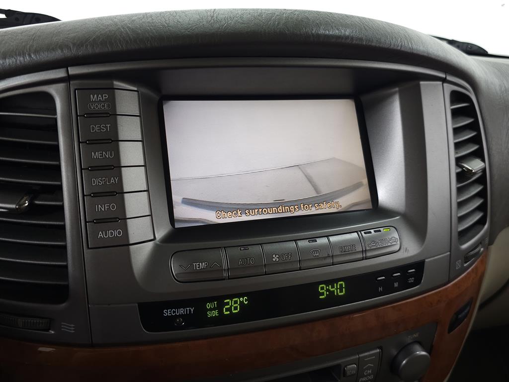 2006 Lexus LX 470 photo 20