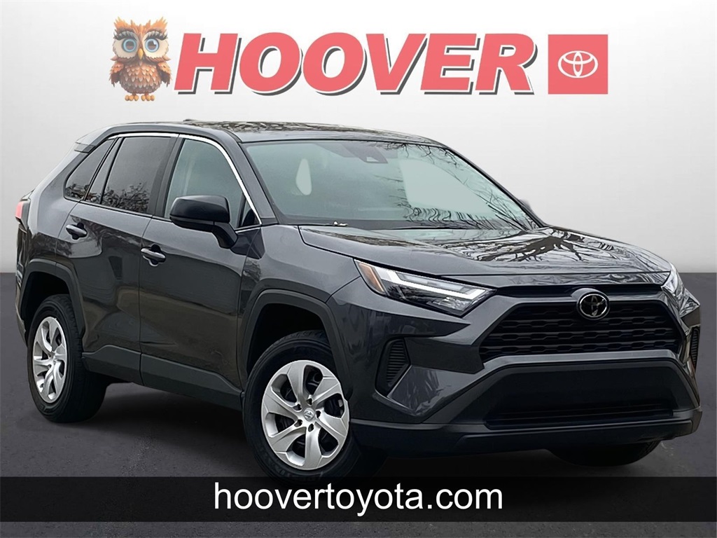 2025 Toyota RAV4 LE's photo