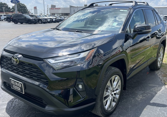 2023 Toyota RAV4 XLE Premium photo 4