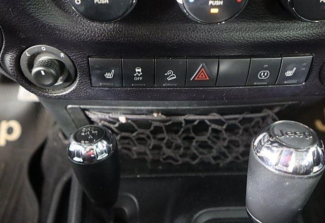 2016 Jeep Wrangler Unlimited Sahara photo 22