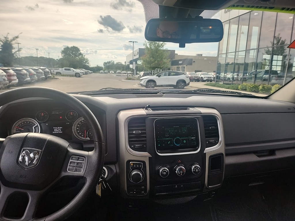 2013 Ram 1500 SLT photo 4