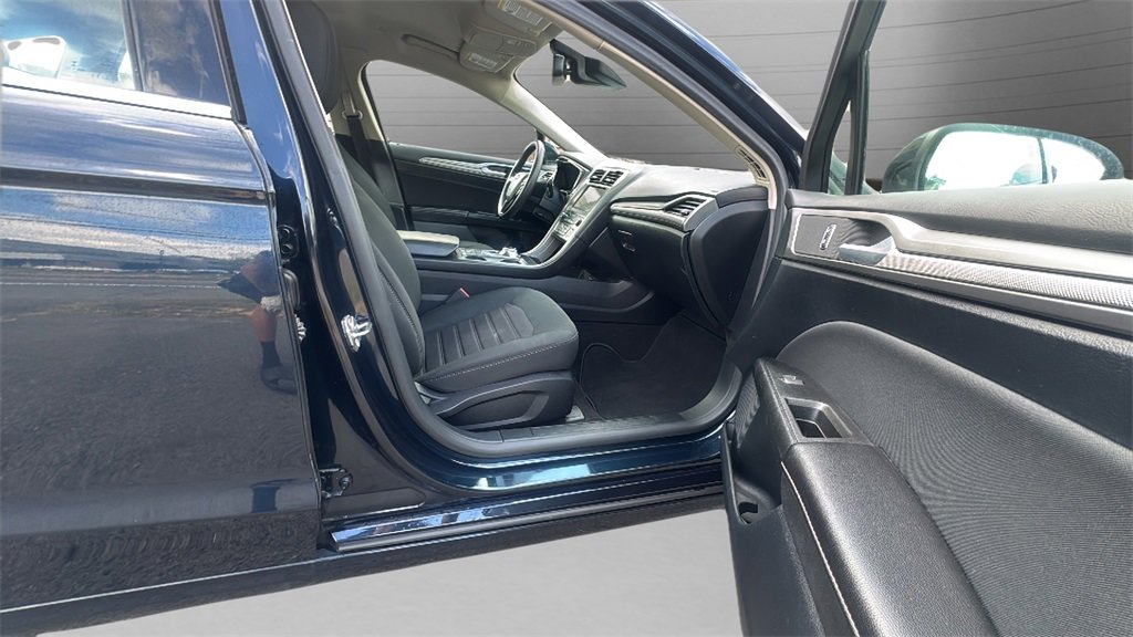 2020 Ford Fusion Hybrid SE photo 17