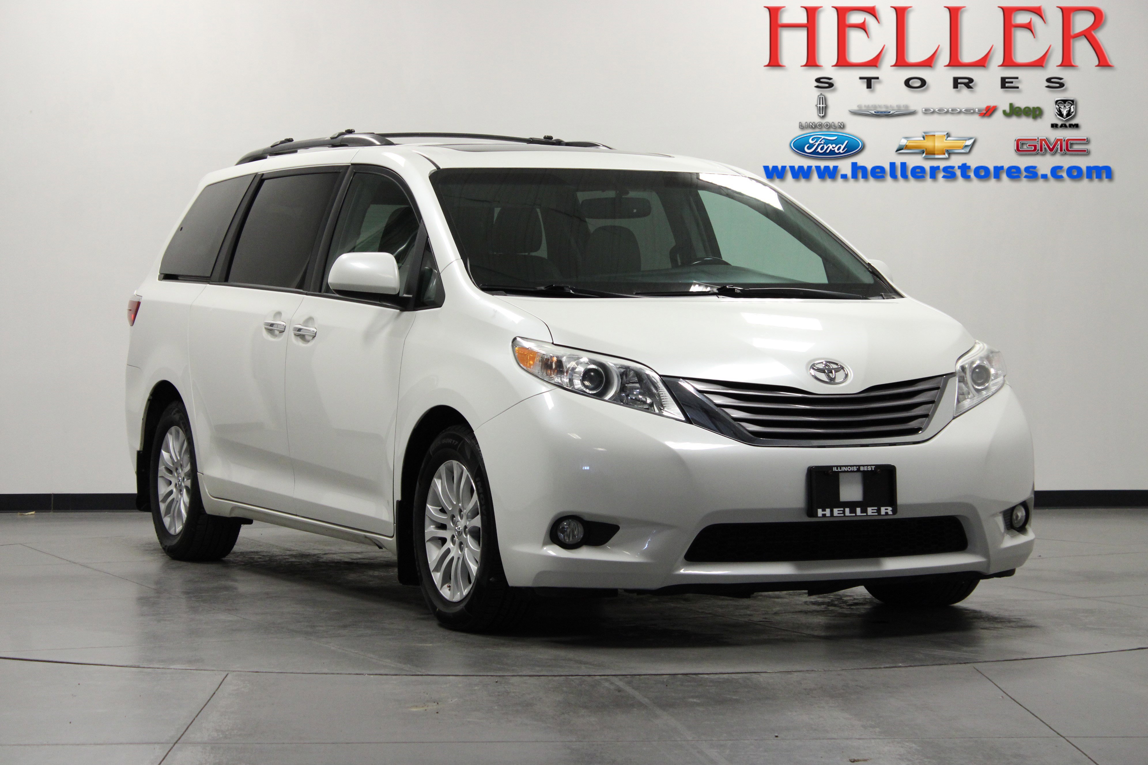 2017 Toyota Sienna XLE Premium's photo