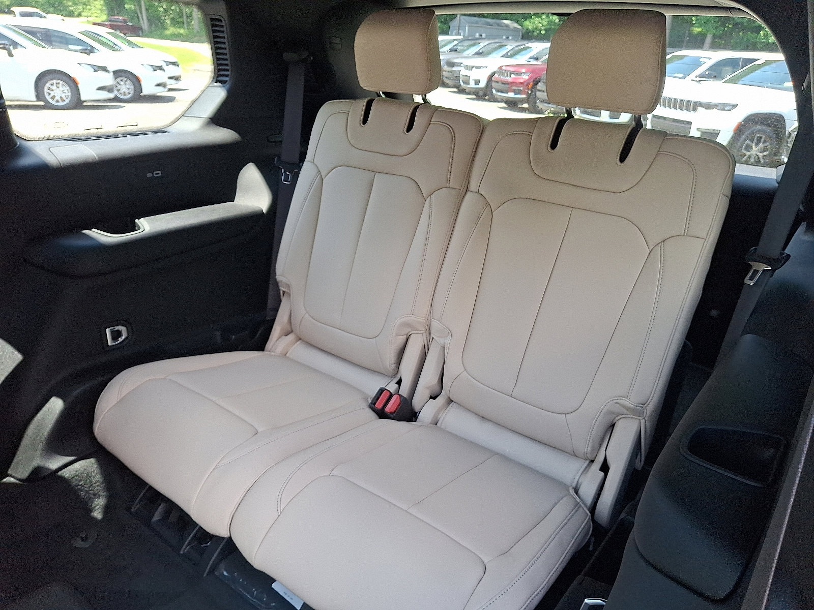 2025 Jeep Grand Cherokee Limited photo 4