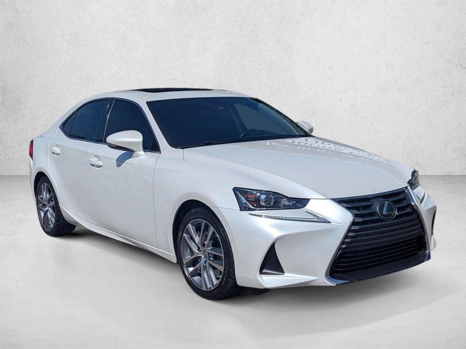 2019 Lexus IS 300 photo 3