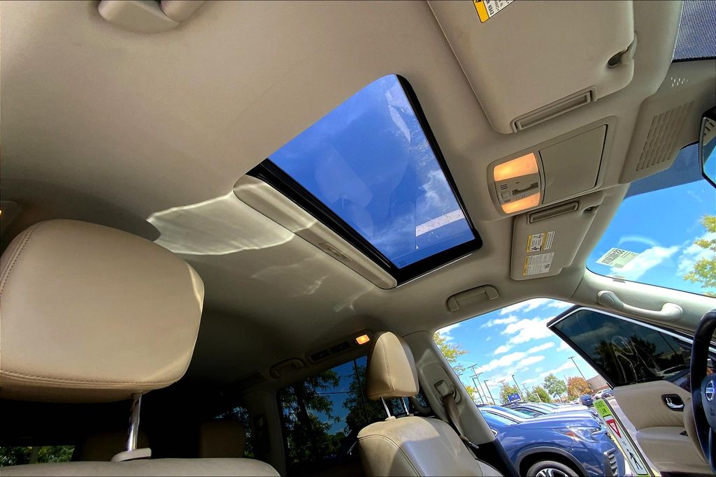 2018 Nissan Armada SL photo 21