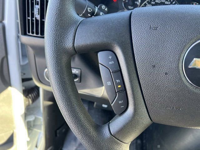 2024 Chevrolet Express Cutaway 3500 photo 29