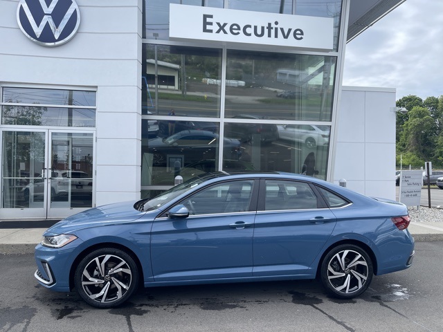 2025 Volkswagen Jetta 1.5T SEL photo 2