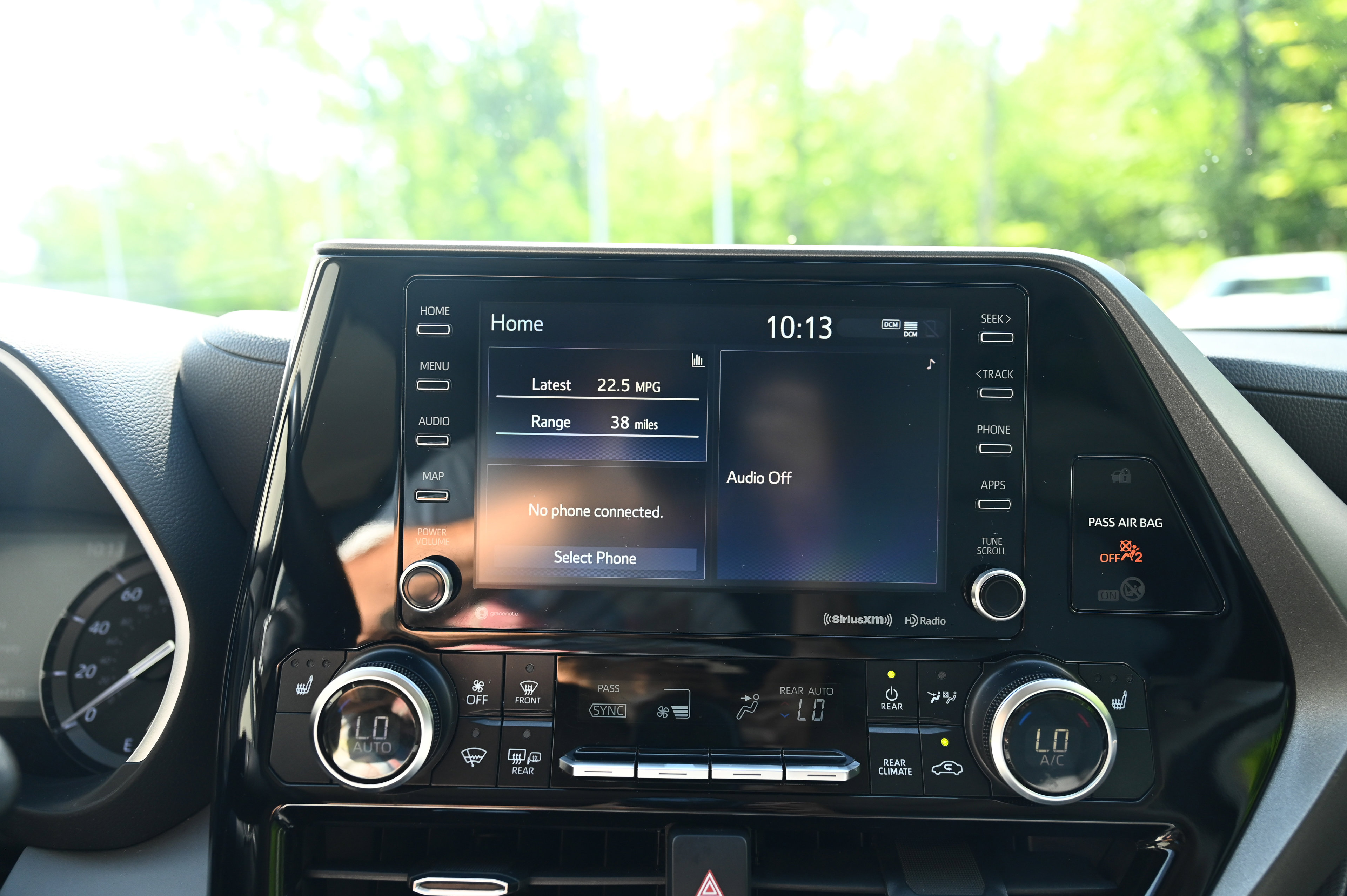 2021 Toyota Highlander XLE photo 18