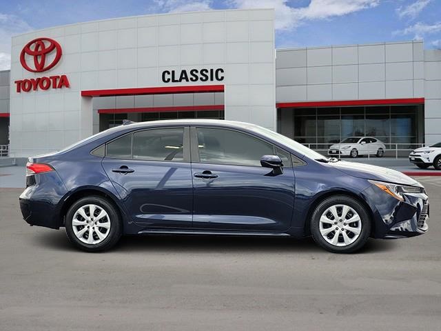 2023 Toyota Corolla LE photo 3