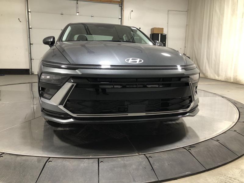 2026 Hyundai Sonata SEL Sport photo 2