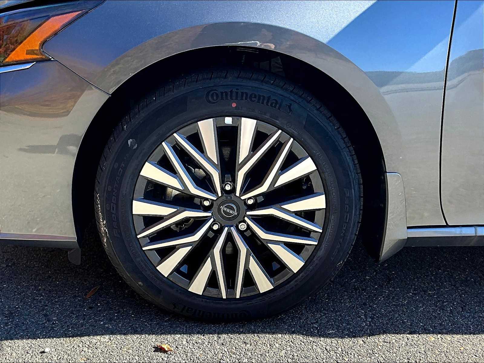 2024 Nissan Altima 2.5 SV photo 2