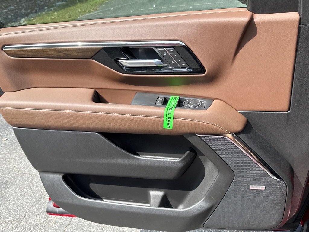 2025 Chevrolet Tahoe High Country photo 12