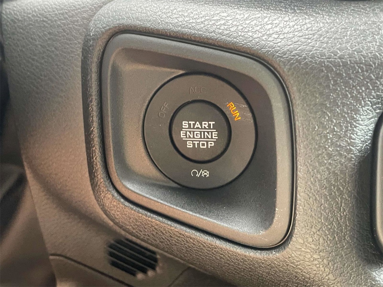 2025 Jeep Wrangler Sport S photo 14