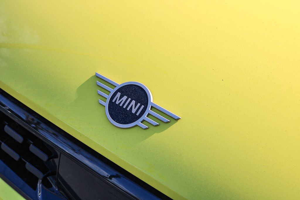 2025 Mini Cooper 2 Door Hardtop Signature photo 5