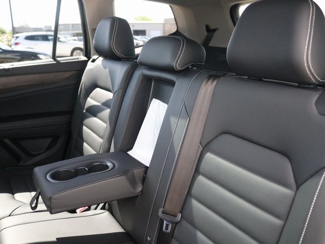 2025 Volkswagen Atlas SEL photo 26