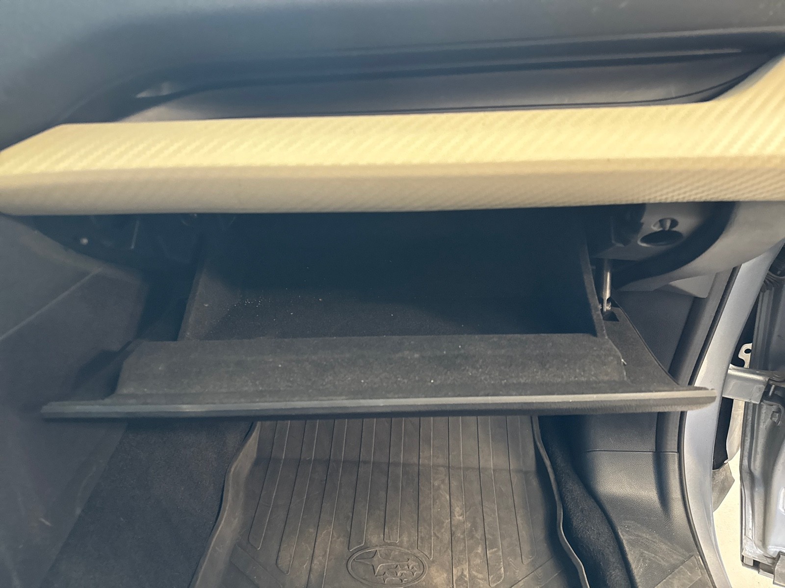 Used 2022 Ice Silver Metallic Subaru Premium image 25