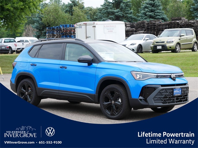 2025 Volkswagen Taos SE Black's photo