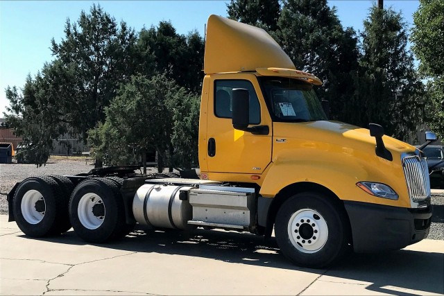 洋書 INTERNATIONAL TRUCKS Trucks | International®