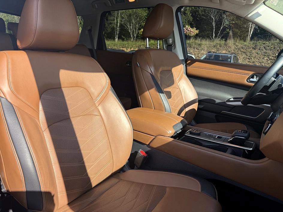 2023 Nissan Pathfinder Platinum photo 19