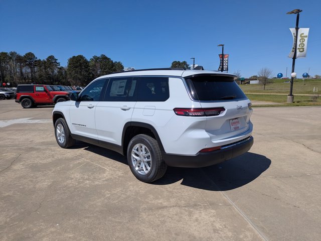 2025 Jeep Grand Cherokee Laredo photo 3
