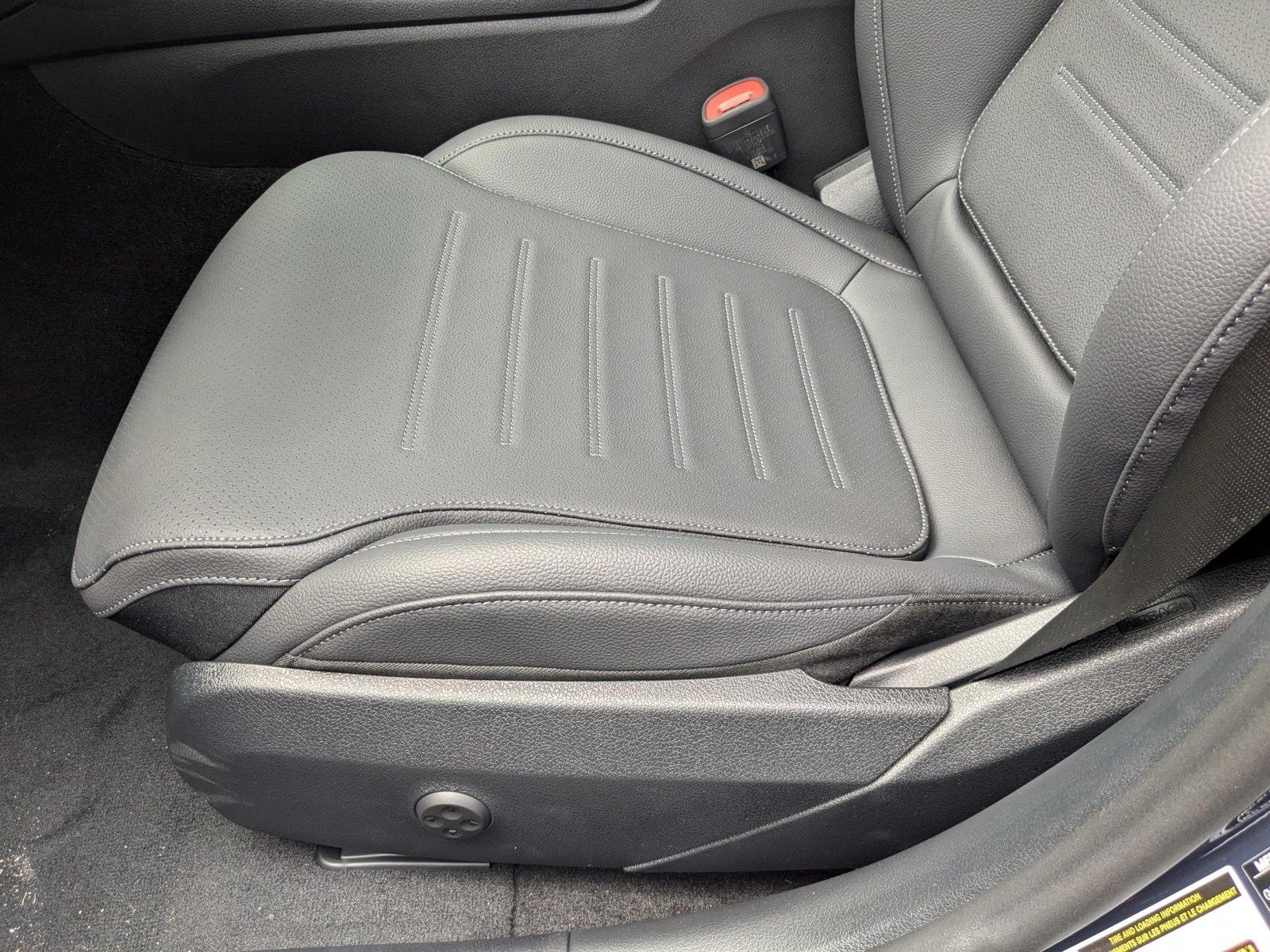 2024 Mercedes Benz C 300 Sedan photo 4