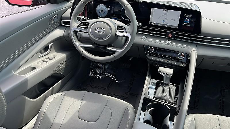 2025 Hyundai Elantra SEL Convenience photo 51