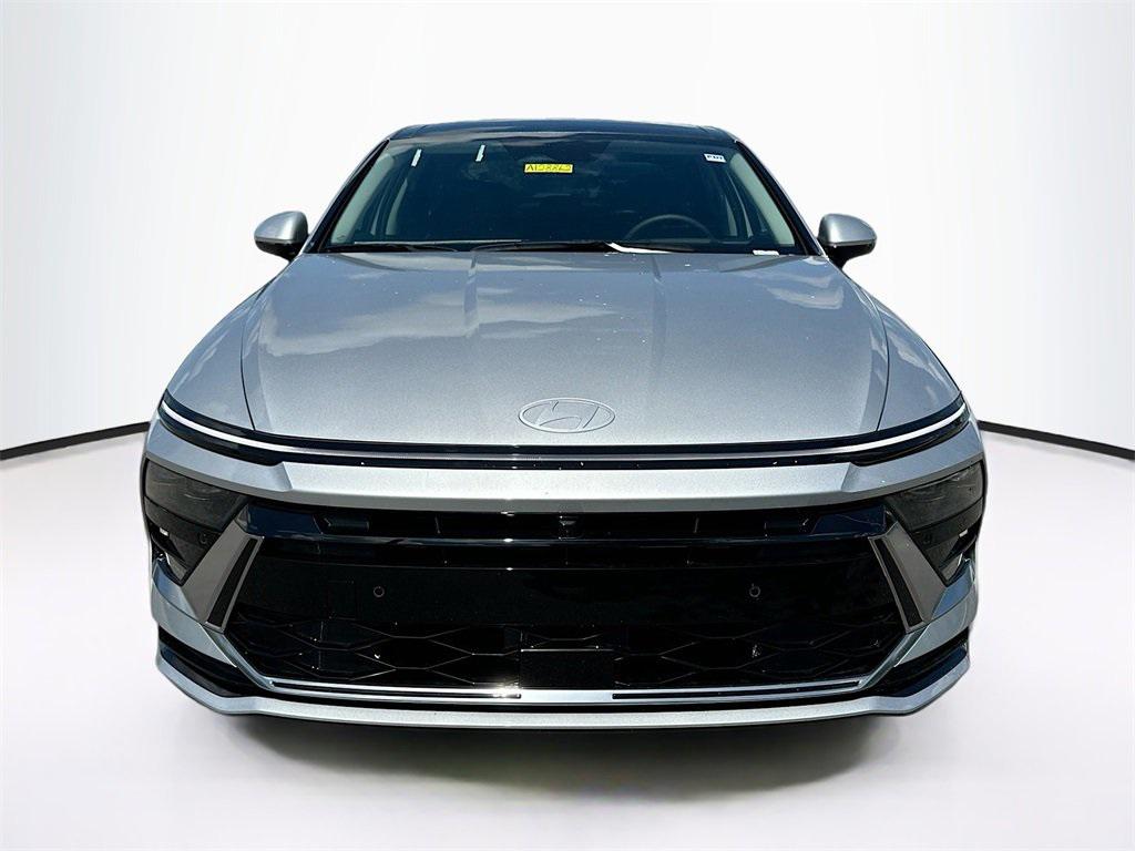 2025 Hyundai Sonata Hybrid Limited photo 2