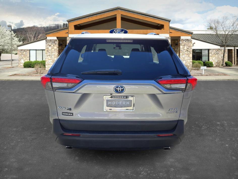 2024 Toyota RAV4 Hybrid XLE photo 2