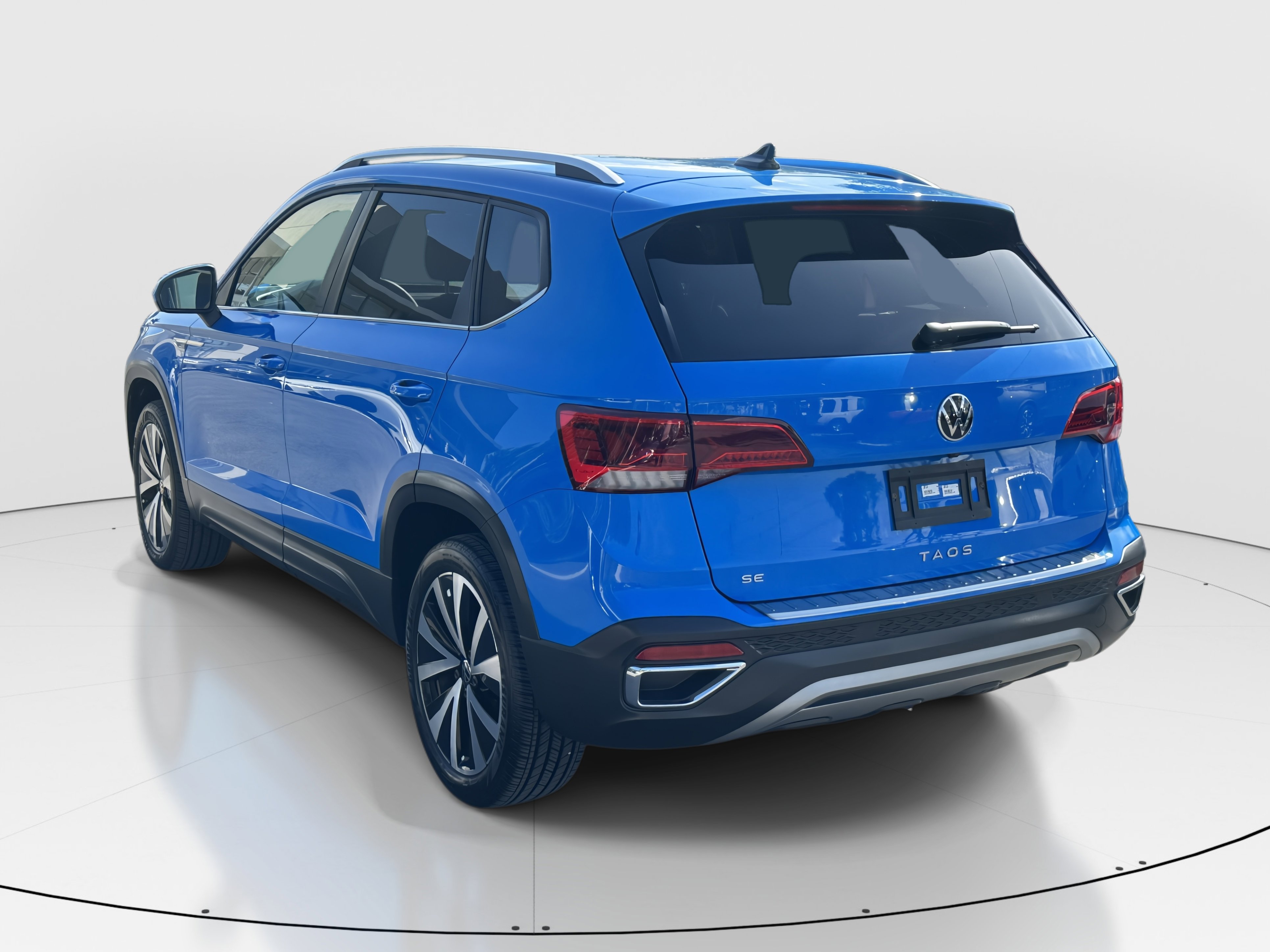 2023 Volkswagen Taos SE photo 5