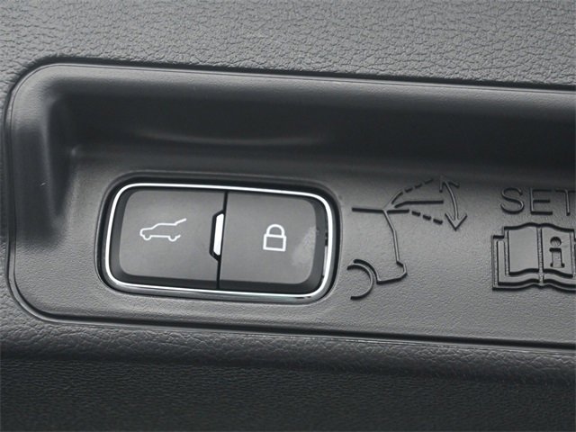 2025 Ford Explorer ST-Line photo 26