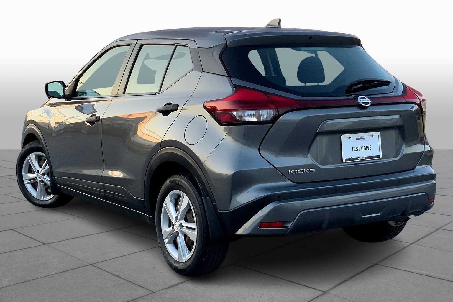 2021 Nissan Kicks S photo 10