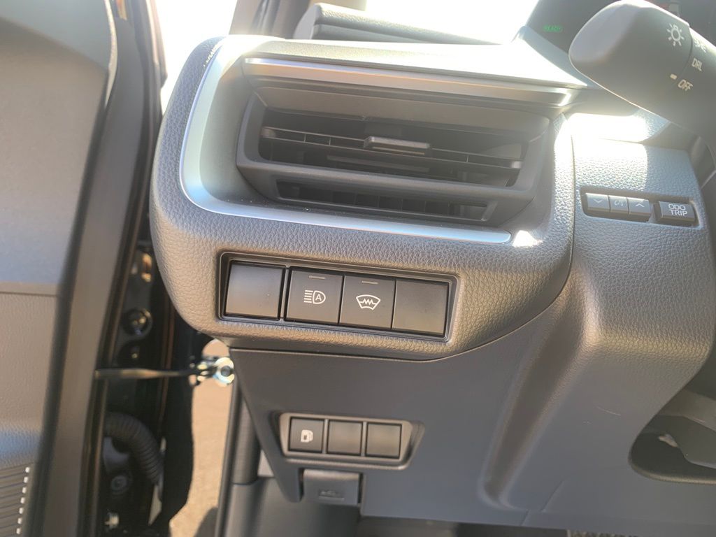 2025 Toyota Prius LE photo 13