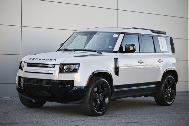 2026 Land Rover Defender X-Dynamic SE's photo