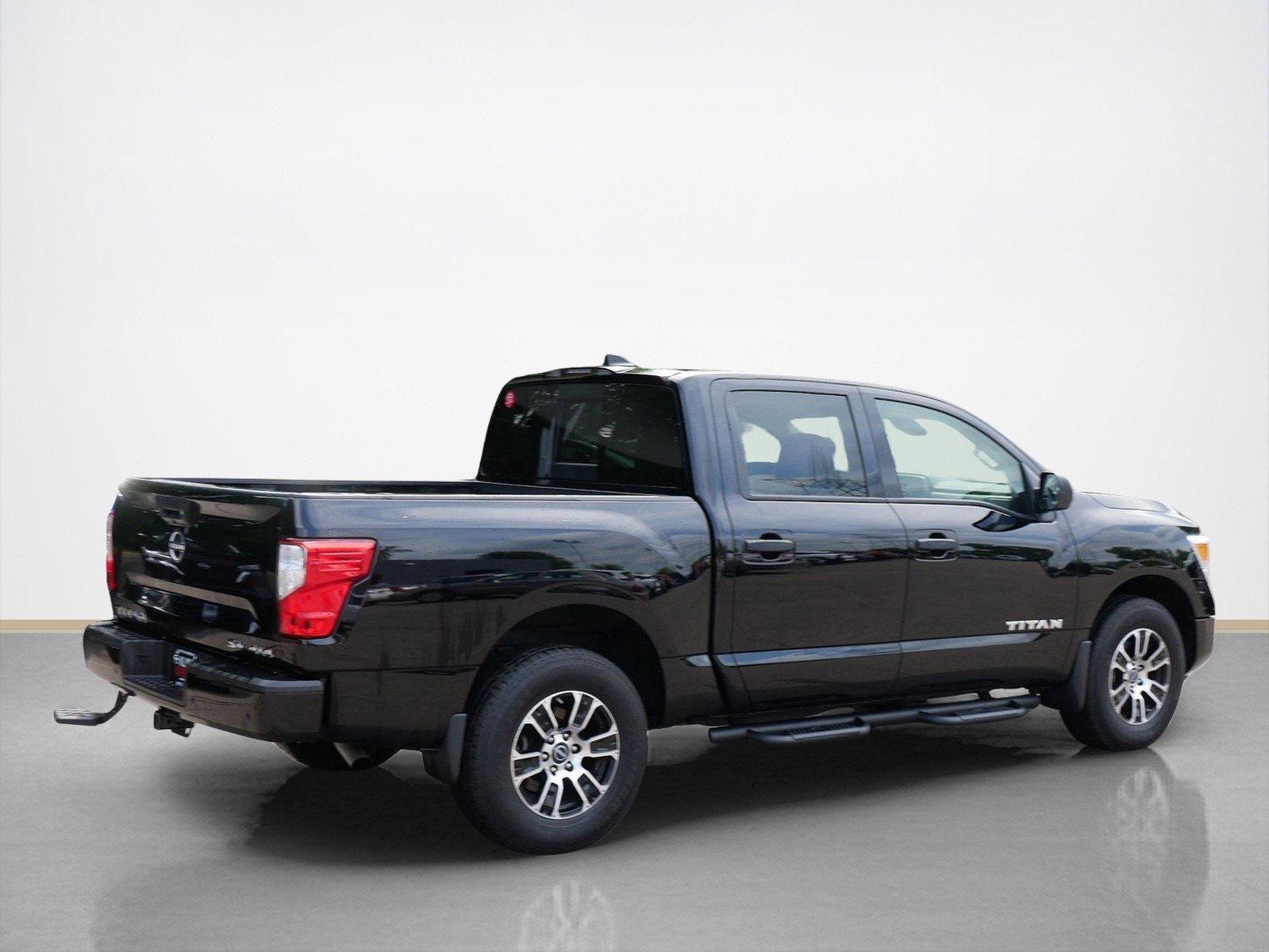 2024 Nissan Titan SV photo 2