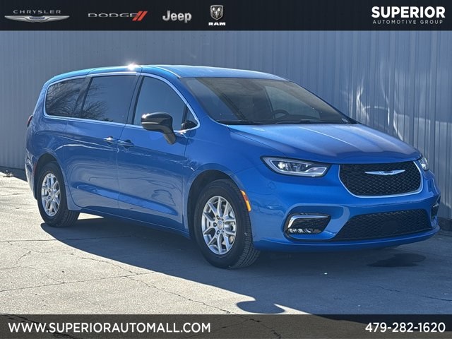 2026 Chrysler Pacifica Select's photo